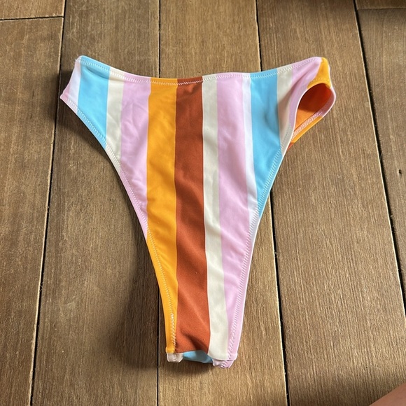 NWT Cupshe Striped Bikini Bottom size small - Picture 3 of 3